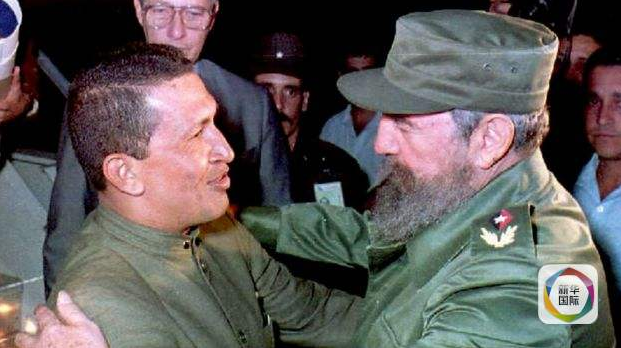 图为1994年12月14日卡斯特罗(右)与查韦斯首次见面.
